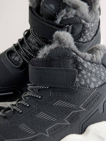Next Snow boots in Black