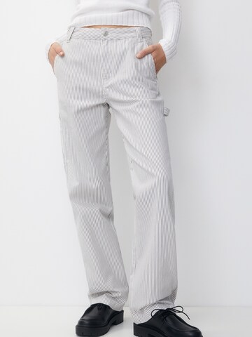 Pull&Bear Loose fit Pants in White: front