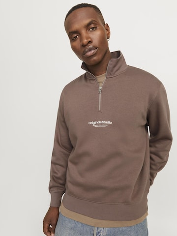 JACK & JONES Sweatshirt 'JORVESTERBRO' i brun: forside
