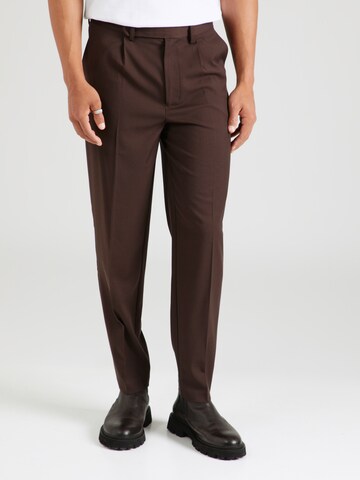 regular Pantaloni con piega frontale 'Luke ' di Guido Maria Kretschmer Men in marrone: frontale
