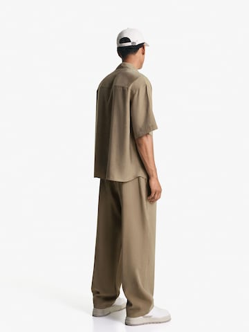 Bershka Comfort fit Button Up Shirt in Beige