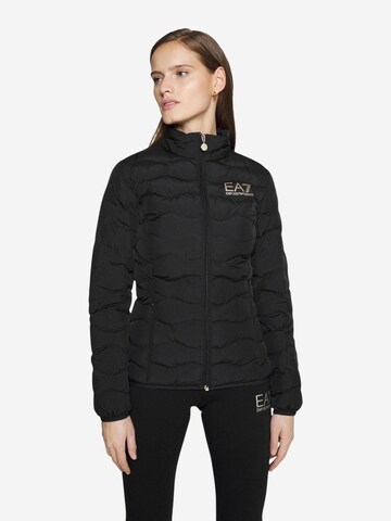 EA7 Emporio Armani - Chaqueta de invierno '8NTB21 TNF8Z' en negro: frente