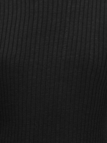 Tricou 'KOGFRANSISKA' de la ONLY GIRLS pe negru