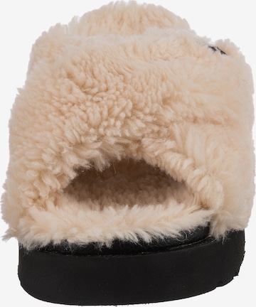 UGG خف 'Fuzz Sugar' بلون بيج