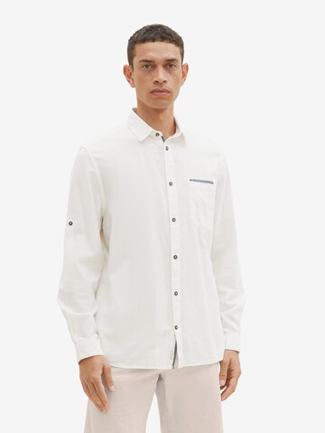 Coupe regular Chemise TOM TAILOR en blanc : devant