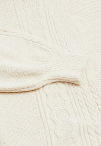 Tanuna Knit Cardigan in White