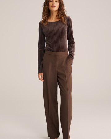 T-shirt WE Fashion en marron