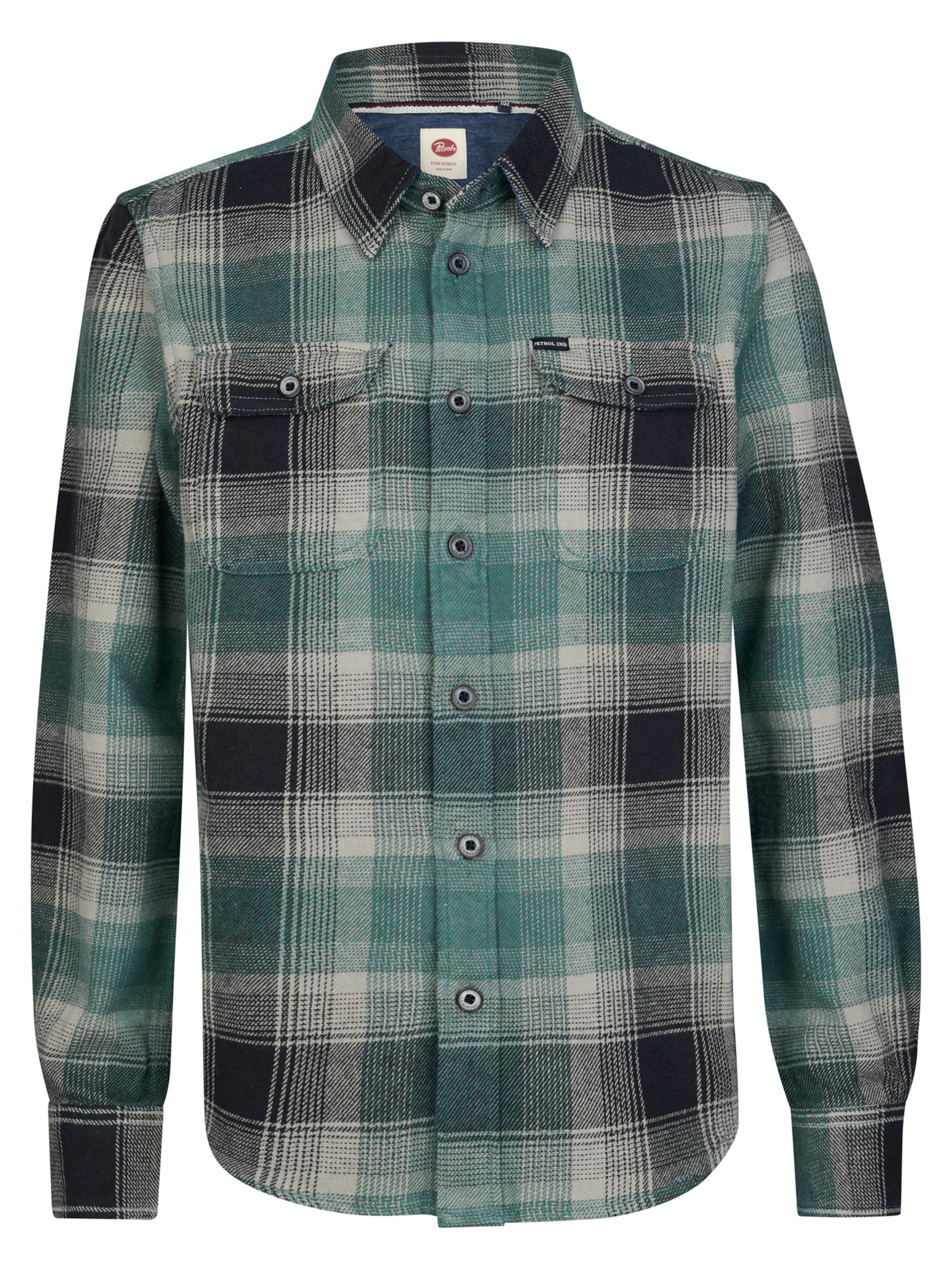 Petrol Industries Button up shirt in Green: front