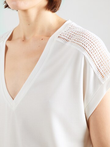 ONLY T-shirt 'ONLFREE' i vit