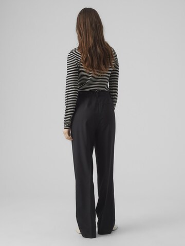 VERO MODA Regular Pleat-Front Pants 'KIARA' in Black