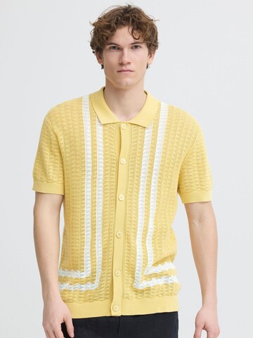 Casual Friday - Ajuste confortable Camisa ' CFHolla ' en amarillo: frente