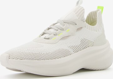 Baskets basses Bershka en blanc : devant