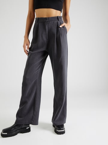 Abercrombie & Fitch Wide leg Veckad byxa i svart: framsida