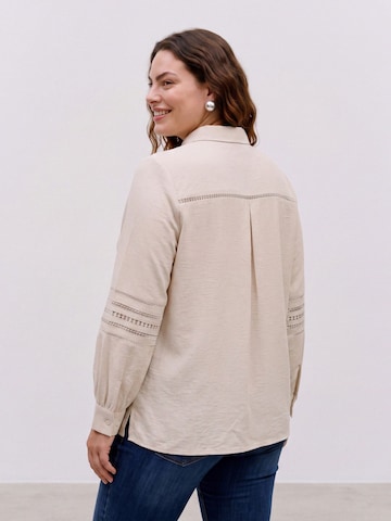 Chemisier 'VMCmusla' Vero Moda Curve en beige