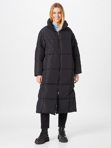 Manteau d’hiver Monki en noir : devant