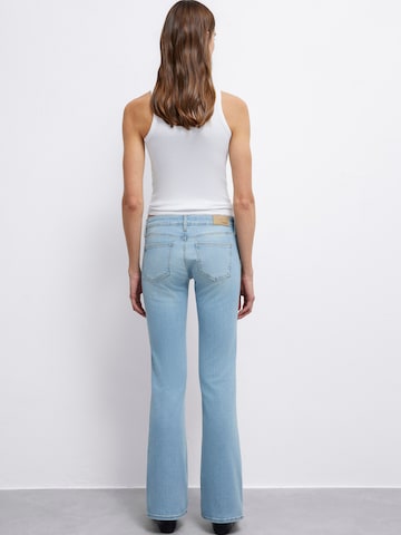 évasé Jean 'Bella' Mavi en bleu