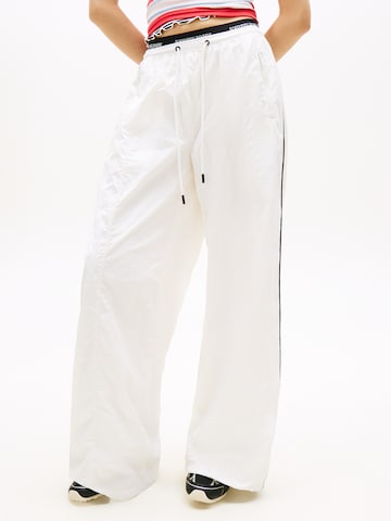 Tommy Jeans Широкий Штаны в Белый: спереди