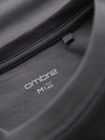 Ombre Bluser & t-shirts i grå