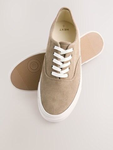Baskets basses Next en beige : devant