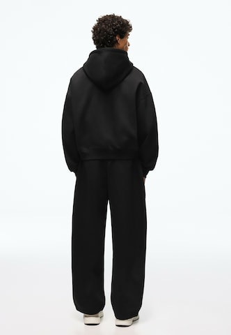 Bershka Trenirka za tek | črna barva