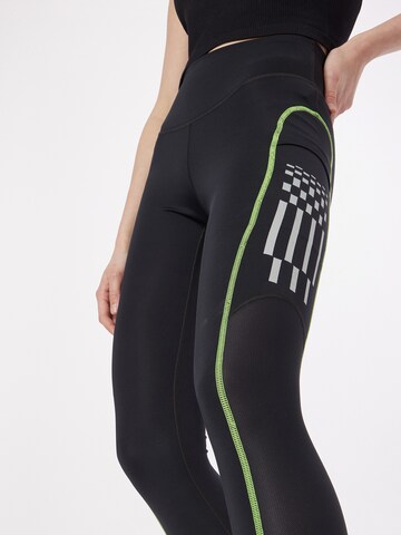 UNDER ARMOUR Skinny Sporthose in Schwarz