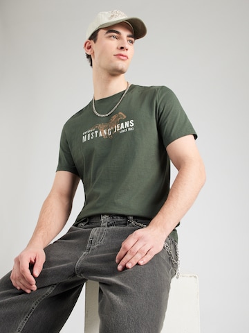T-Shirt 'AUSTIN' MUSTANG en vert : devant