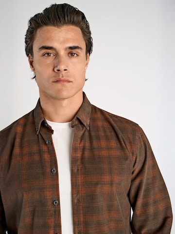 Lindbergh - Ajuste regular Camisa en marrón