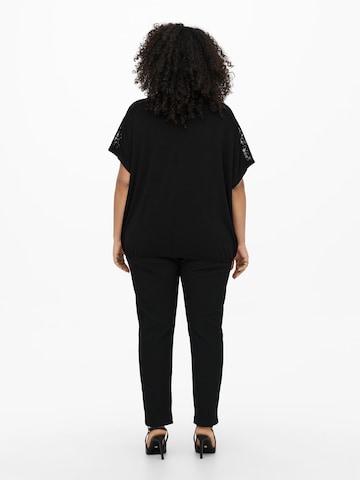 ONLY Carmakoma - Blusa 'Bennedikte' en negro