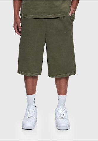 Dropsize Loosefit Hose in Grün