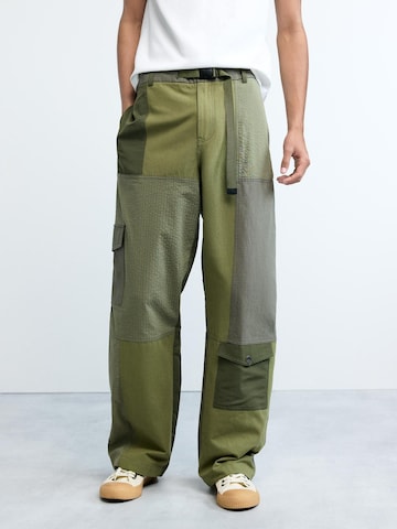 Desigual Zvonové kalhoty Kapsáče – zelená: přední strana