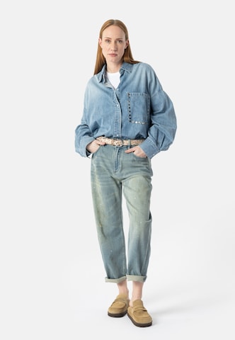 Barrel Jean 'Yoana' Elias Rumelis en bleu