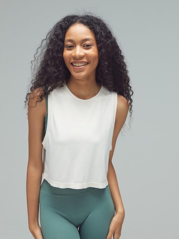 DRILLS Apparel - Top deportivo 'FLXFLOW Layer Top' en blanco