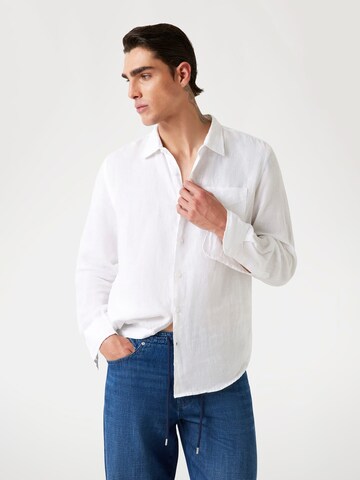 GUESS Regular Fit Hemd in Weiß: Vorderseite