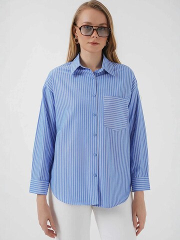 Bigdart - Blusa em azul: frente