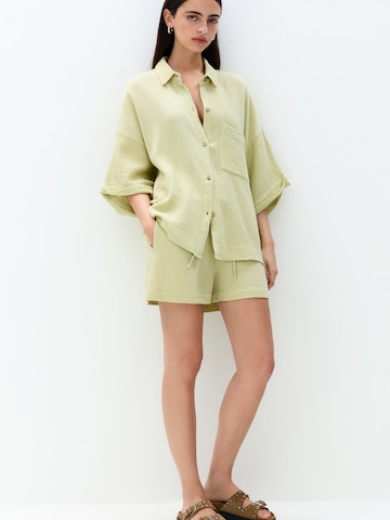 Pull&Bear Blouse in Green: front
