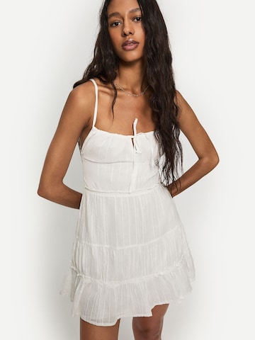 Robe Bershka en blanc : devant