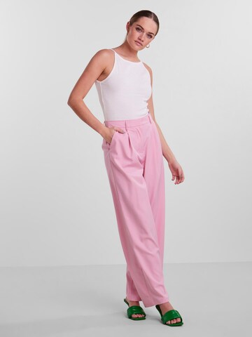 PIECES Regular Pleat-Front Pants in Pink