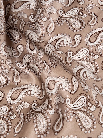 MayTree - Chal en gris