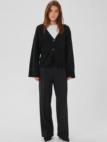 My Essential Wardrobe Свободный крой Плиссированные брюки в Черный