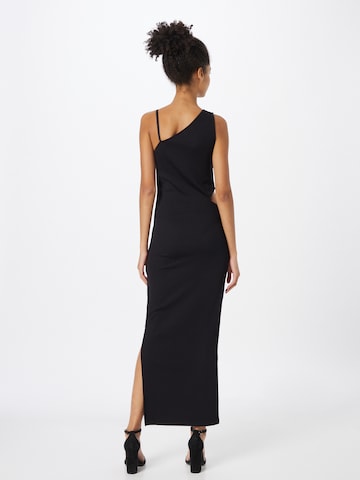 Rochie de la Calvin Klein pe negru