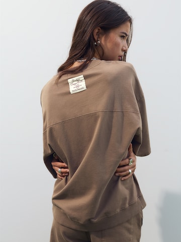 Felpa di Pull&Bear in marrone