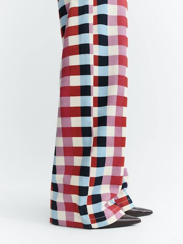 Thinking MU Loosefit Hose 'SERENA' in Mischfarben: Seite