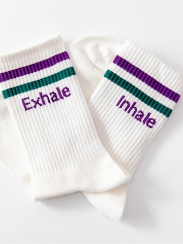 Divasya Socken 'Inhale Exhale'‌‌‌‌‌‌‌ in Lila
