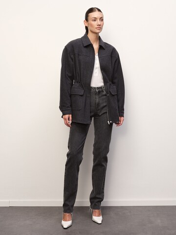 RÆRE by Lorena Rae - Casaco meia-estação em cinzento