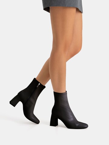 Bottes Bershka en noir : devant