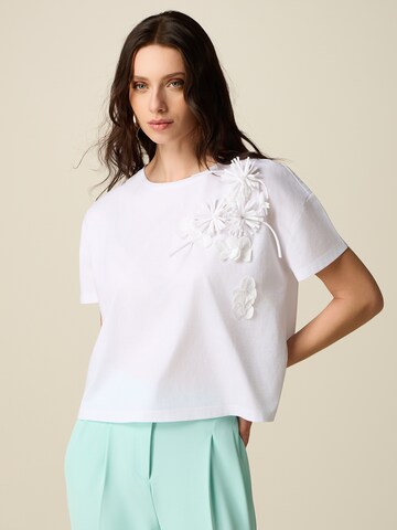 Top di oltre in bianco: frontale