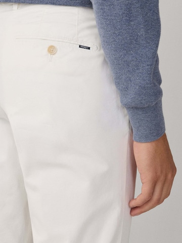 Coupe slim Pantalon chino Hackett London en blanc