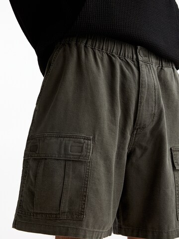 Pull&Bear Loosefit Cargobyxa i grön