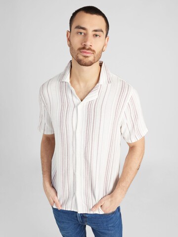 Coupe regular Chemise HOLLISTER en blanc : devant