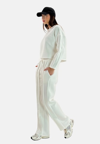 Elara Regular Tracksuit in White